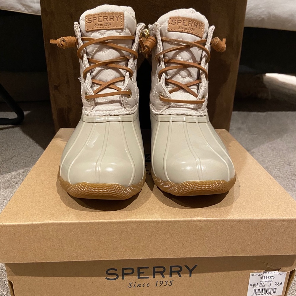 Sperry Duck Boots NWOT Size 6.5
